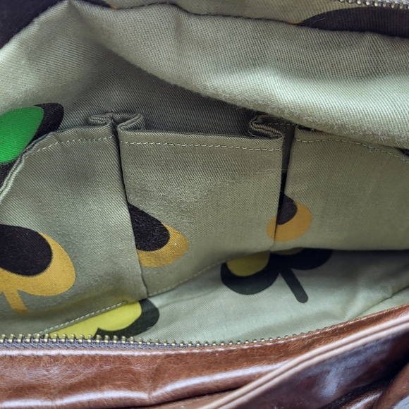 Vintage style brown leather pleated, top zipper closure large strap tote handbag - Picture 10 of 15